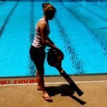 Limpar o entorno da piscina – tratamento físico da piscina