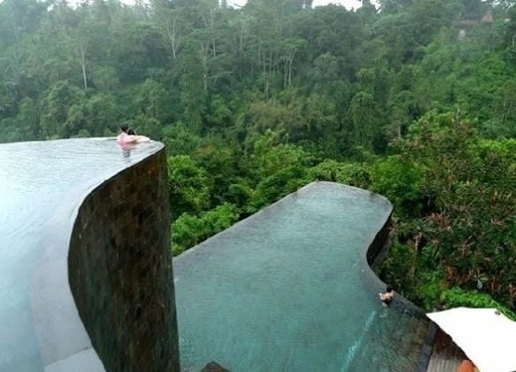 Piscina suspensa do Hanging Gardens Ubud, na Indonésia
