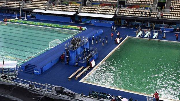 A piscina verde da Olimpíada do Rio 2016